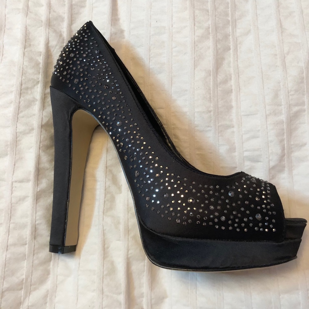 🖤🆕 BNIB Le Chateau Black Heels